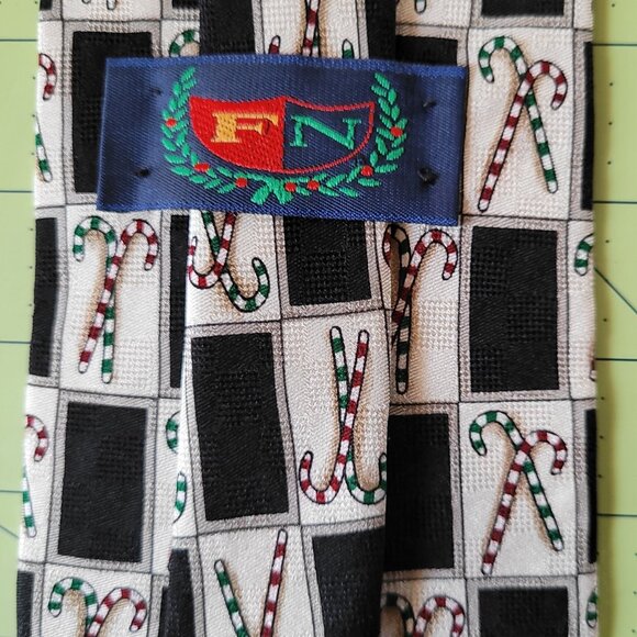 Vintage Christmas Candy Canes Neck Tie - Picture 2 of 3